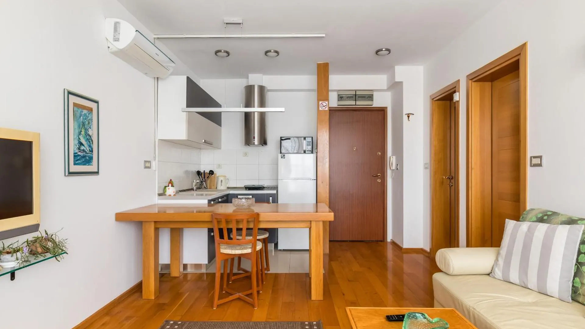 Split-Luxury Apartment Znjan Beach